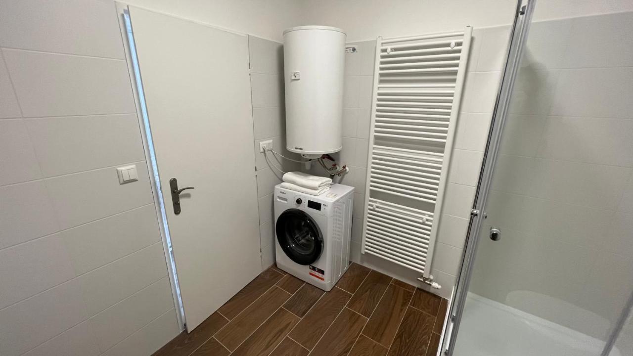 2 Room Apartment With Balcony Liptovský Mikuláš Esterno foto