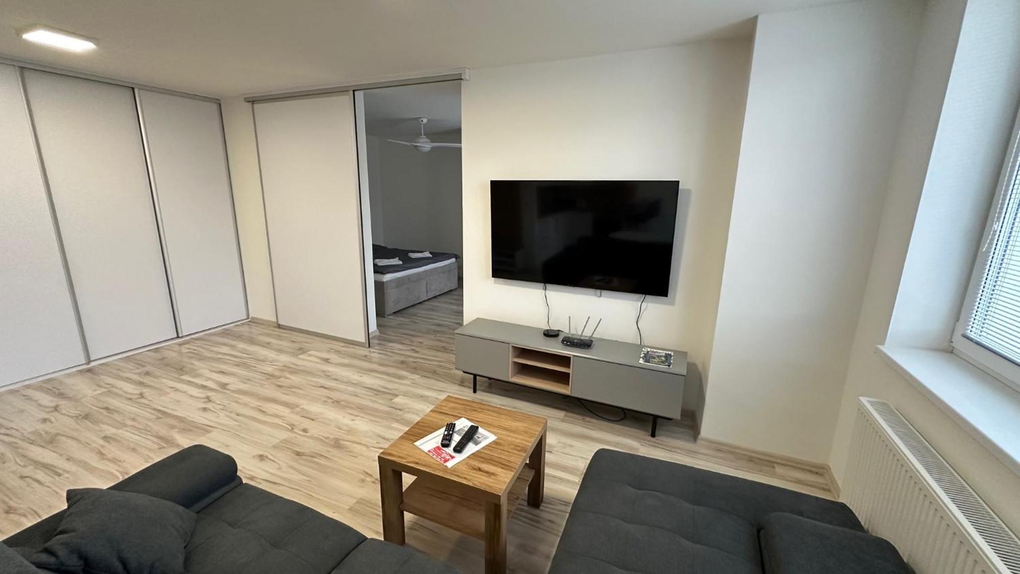 2 Room Apartment With Balcony Liptovský Mikuláš Esterno foto