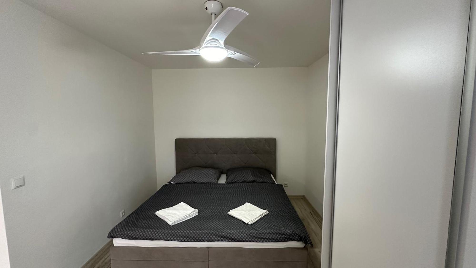 2 Room Apartment With Balcony Liptovský Mikuláš Esterno foto