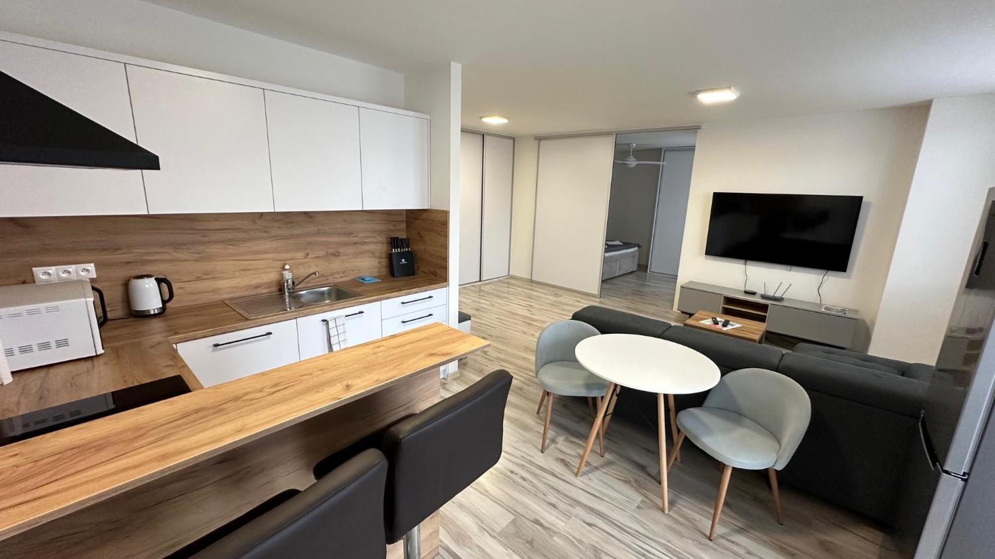 2 Room Apartment With Balcony Liptovský Mikuláš Esterno foto
